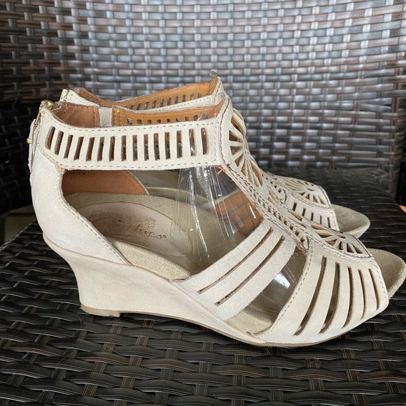 Suede Wedges by Earthics. Size 8.5 - Picture 2 of 8